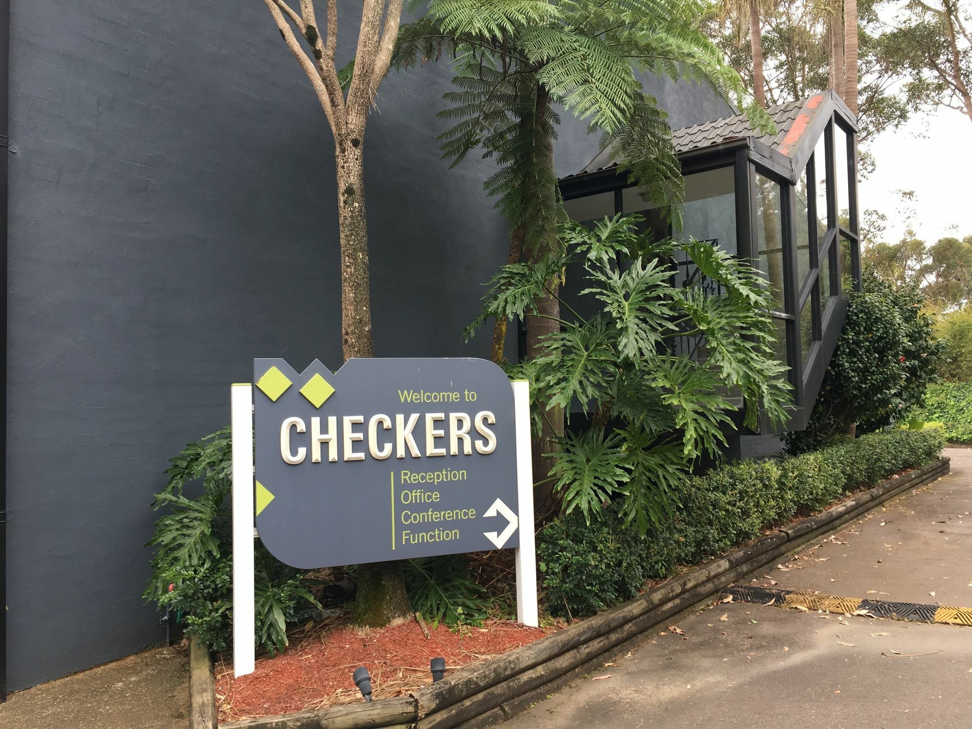 Checkers Resort Terrey Hills Exterior photo